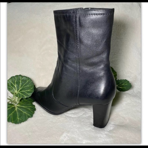 NINE & CO BLACK HEEL ANKLE BOOTS SHOES size 7.5, Zipper on inside for ea… - Picture 2 of 6